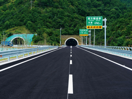 中国高速公路总里程已达14.3万公里